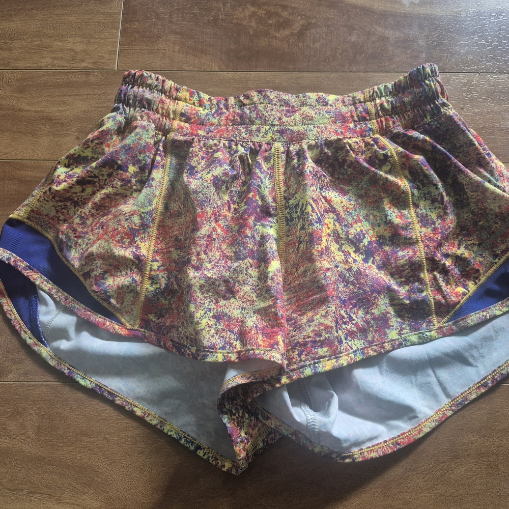 NWOT Lululemon Athletica Multicolor Women's Athletic Hotty Hot Shorts 4